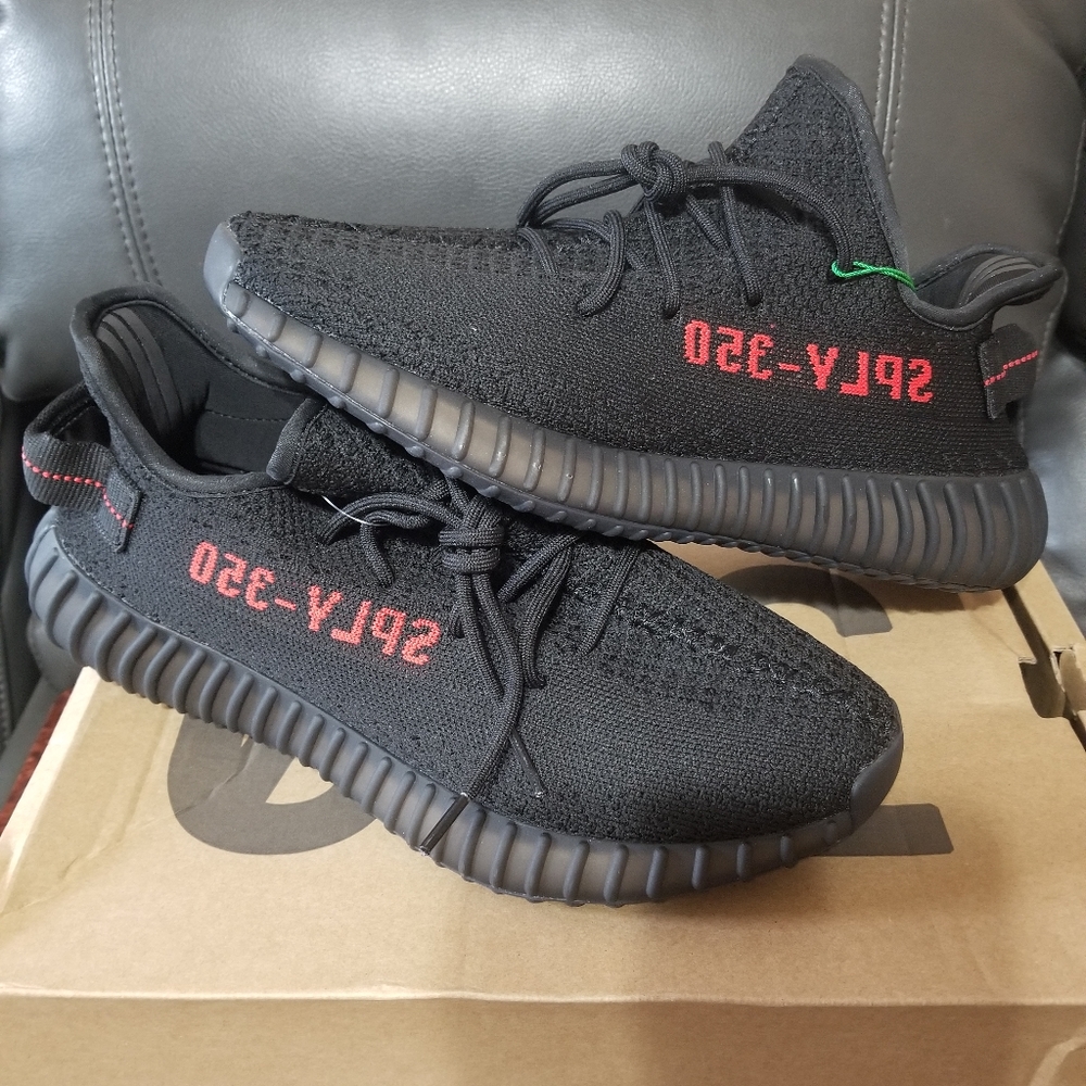 Yeezy Boost 350 V2 Size:9 Blackred